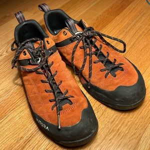 Butora Mousai Approach Shoes (M9)